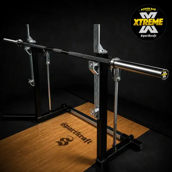 SportKraft Extreme voimanostotanko 20kg kuntosalin nostolavalla ja Combo Rack -telineessä